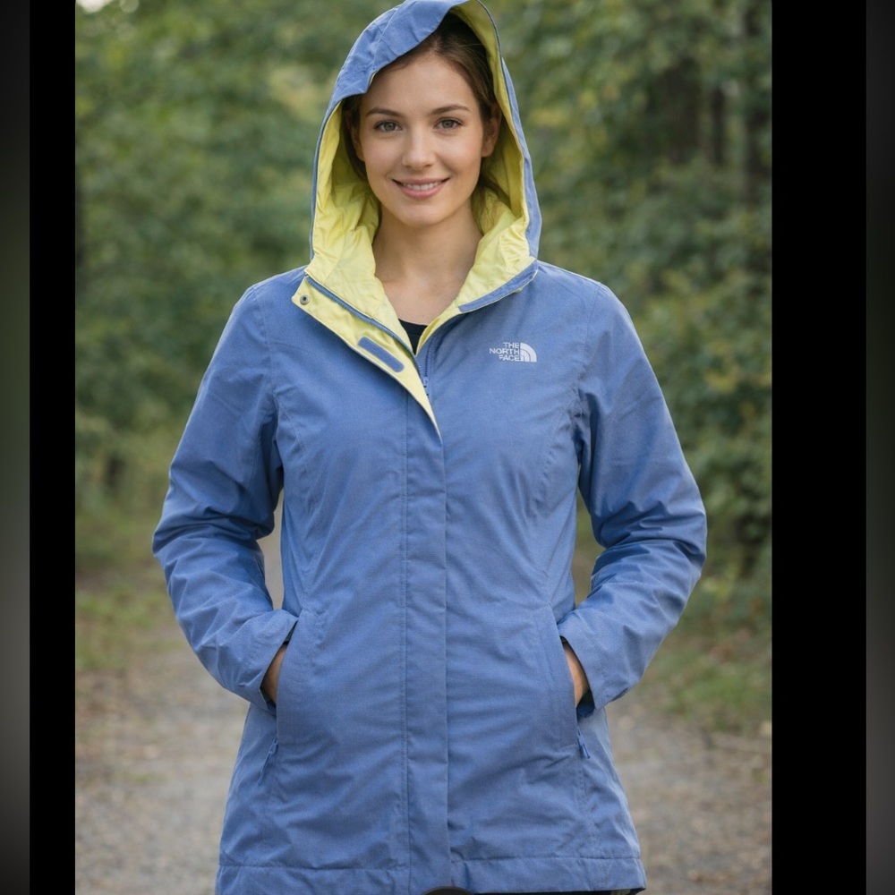 The North Face Women's Blue lined jacket small